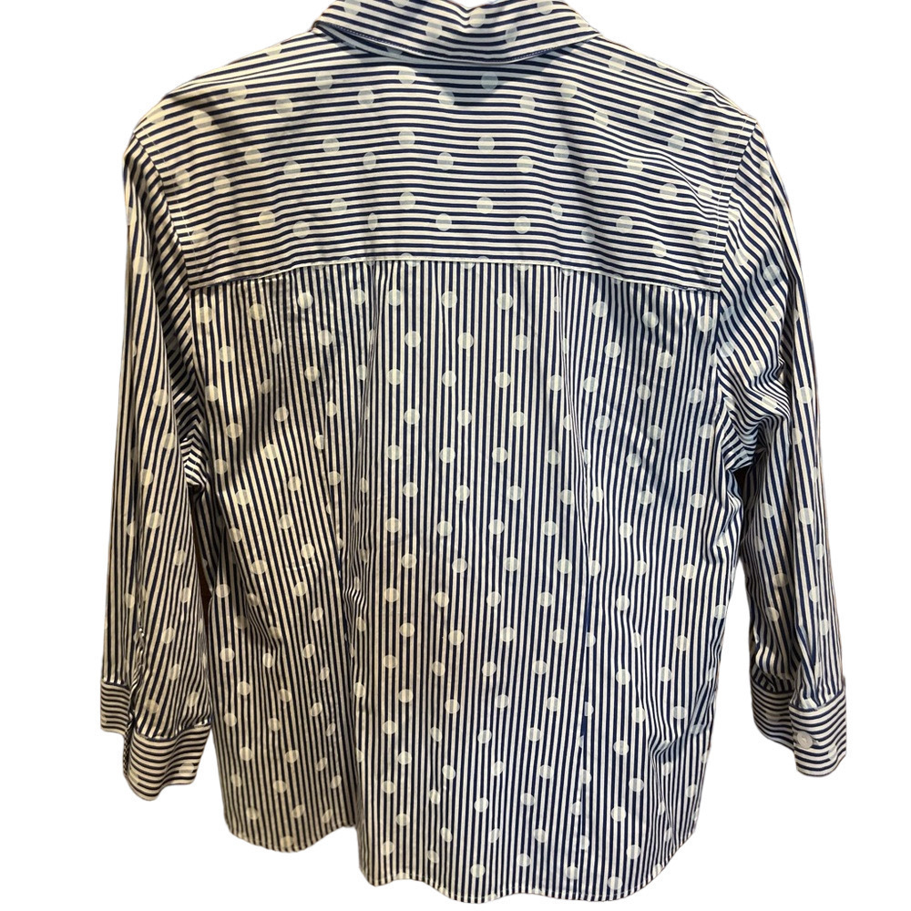 71. WOMENS CHICO’S 2/L DETAIL TOP - Picture 4 of 4